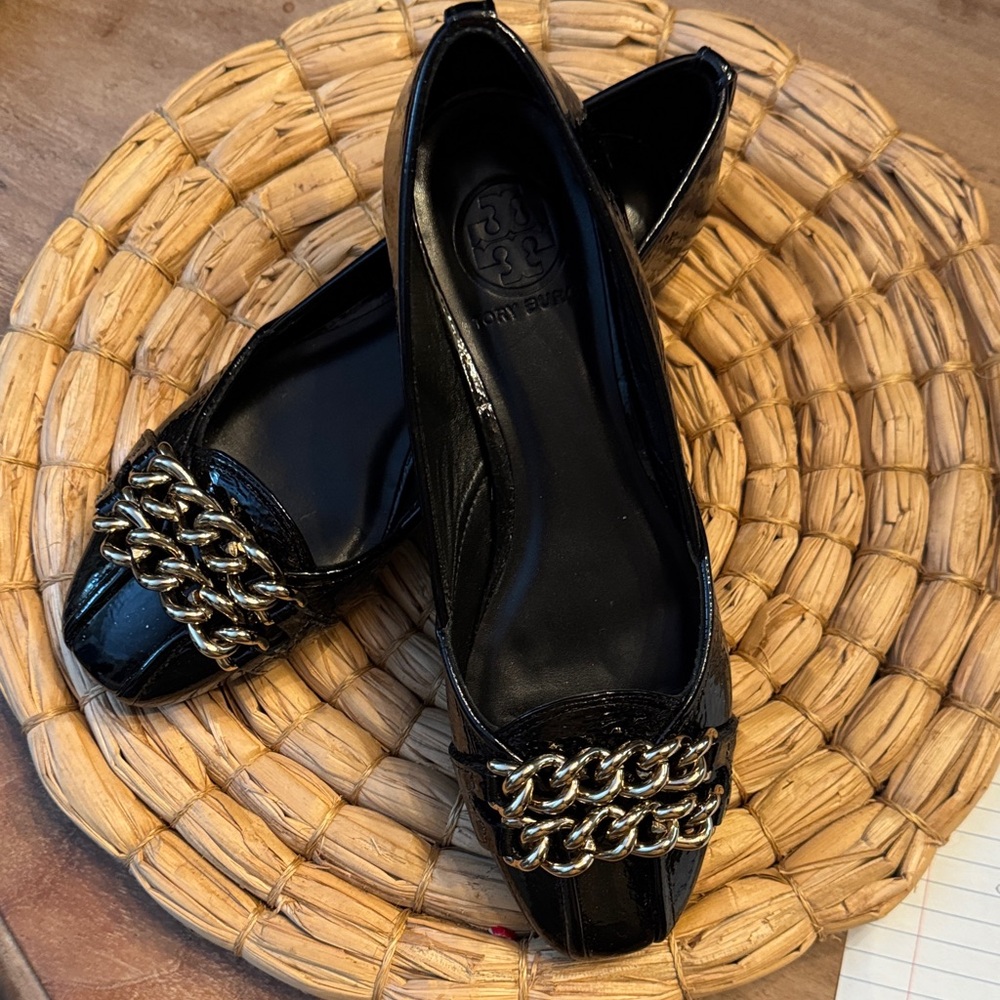 Tory Burch Hana  Gloss Black Loafers with Gold Chain